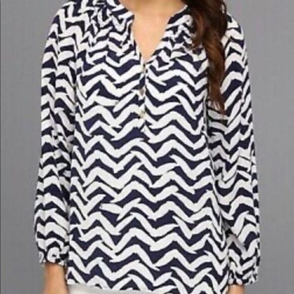 Lilly Pulitzer Elsa Silk Top in Navy & White
Seagull Print - Picture 4 of 16